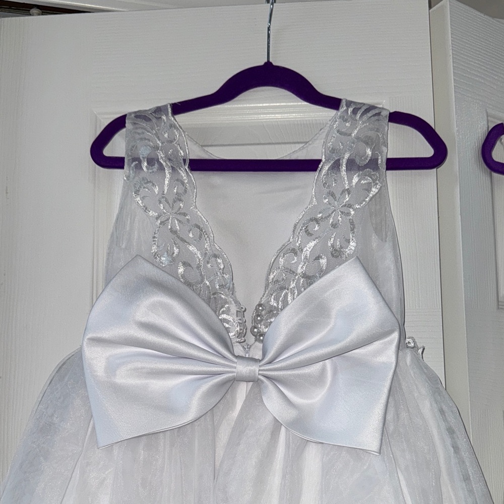 EUC- 1  Flower Girl Dresses- Elegant White Floral Kids Dress - Picture 3 of 8